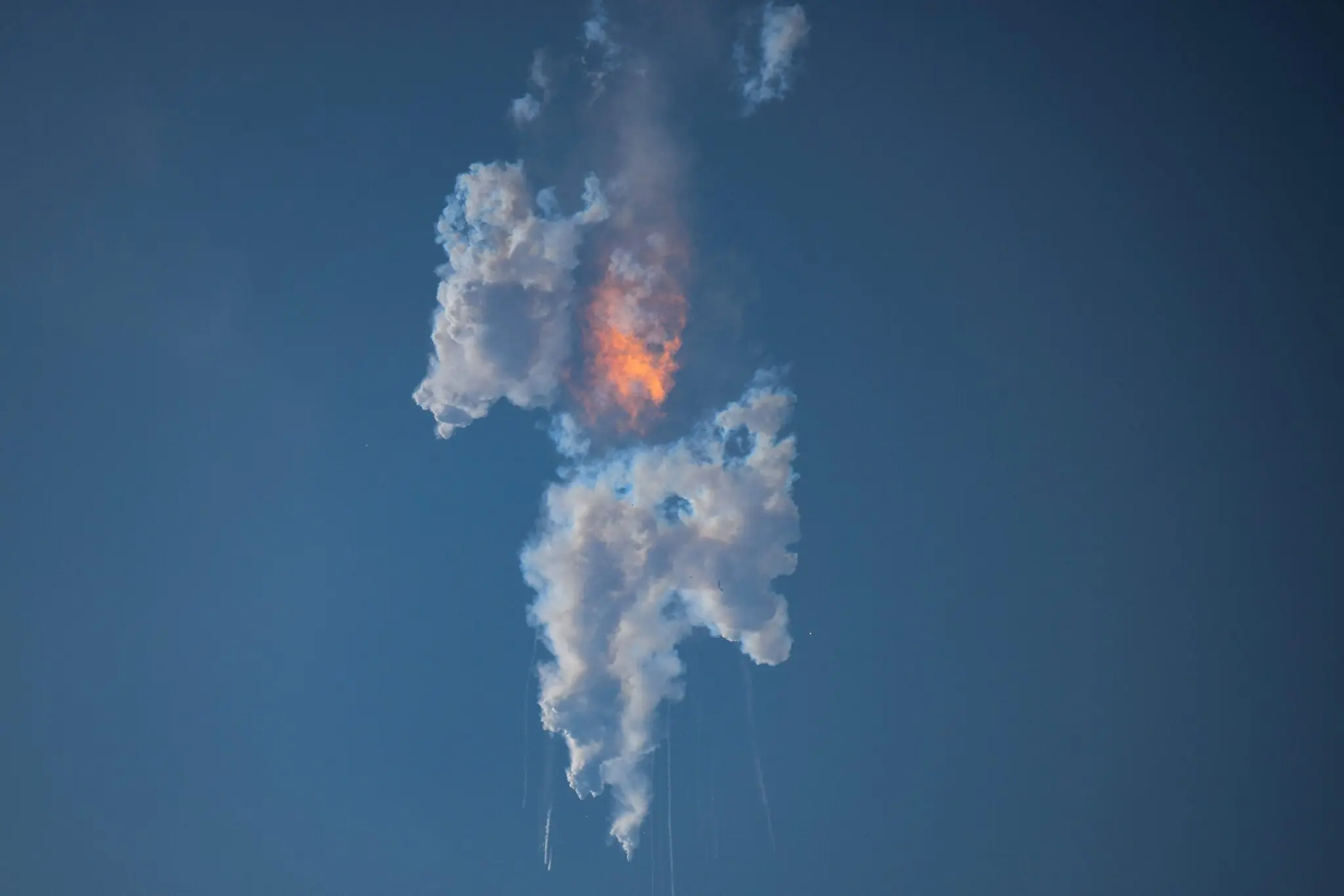 Залишки Starship після його першого випробувального польоту в квітні